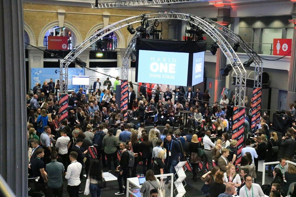 Wifi para eventos multitudinarios de varios días: cómo escalar la red según crece la asistencia