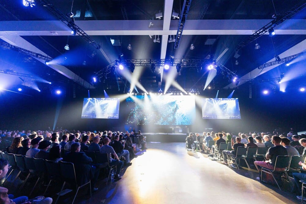 Cómo garantizar una conectividad sin fallos en eventos híbridos